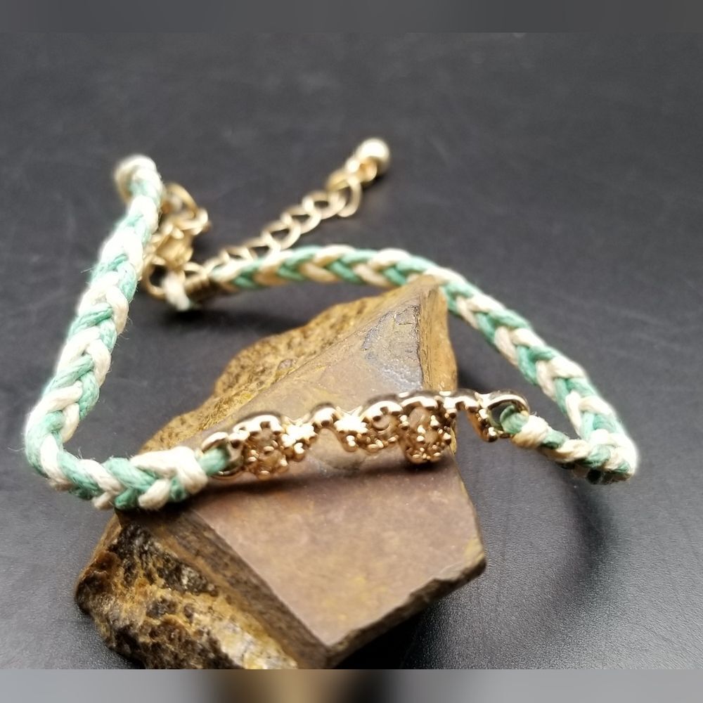 Candy stripe green and white twine bracelet B811
